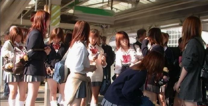 JK成瘾、拍片合法，日本风俗如何渗透女高中生？「亚洲怪物28」
