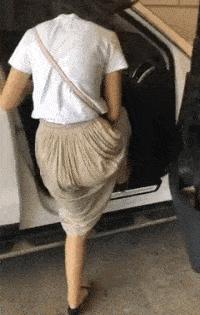 想问这姑娘衣服在哪买的,会不会挨揍?亮点