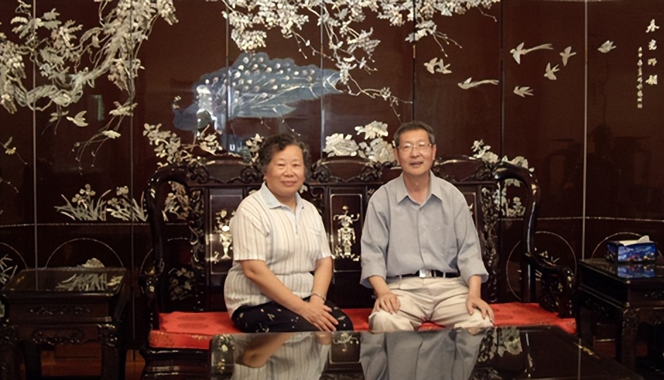 81岁院士，讲了一门“比春运火车票还难抢”的课