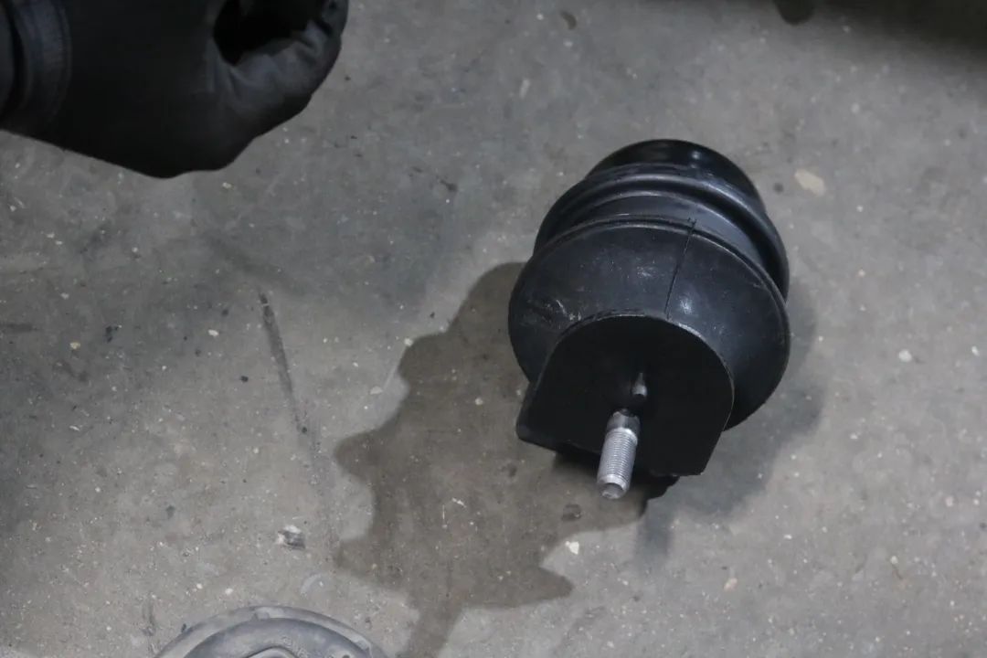 雷克萨斯ls430翻新修复,雷克萨斯ls430老车翻新作业