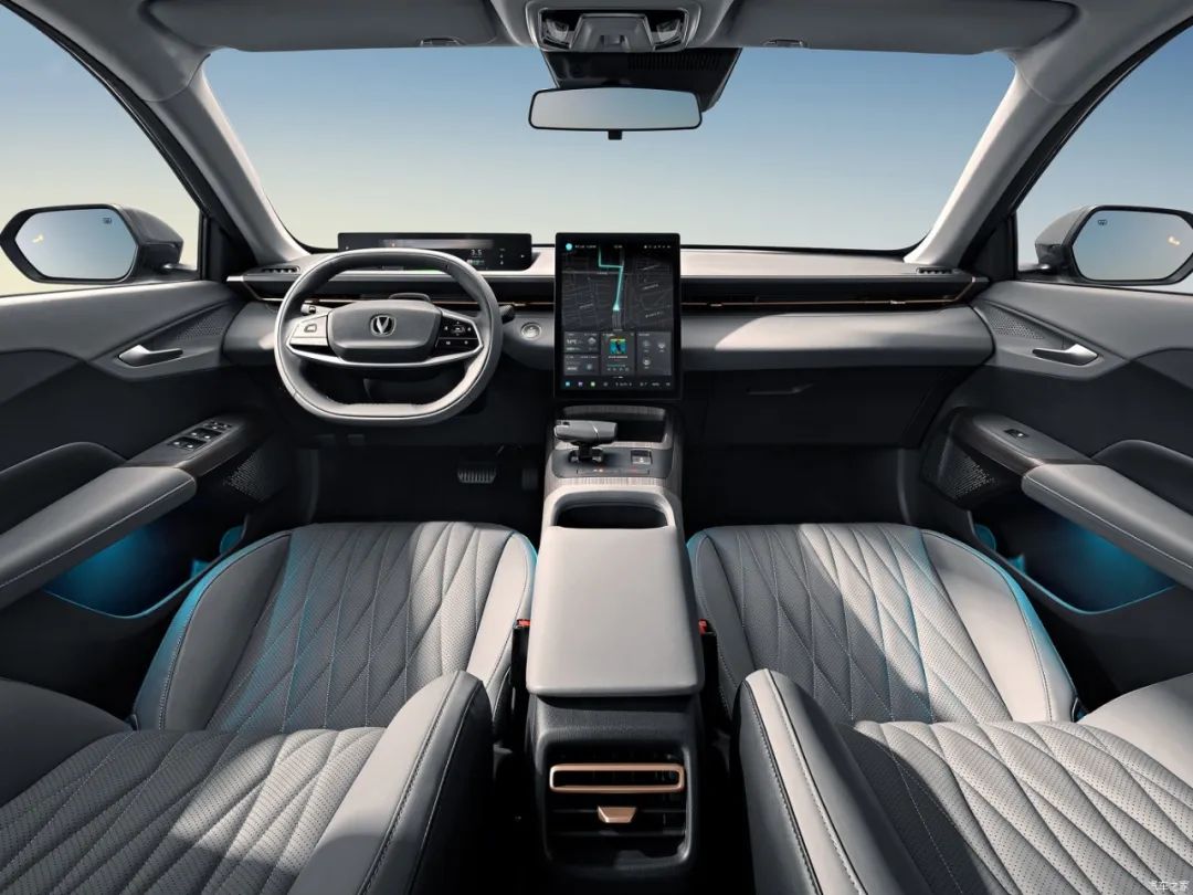 10万落地！轴距2.8m，油耗6L，吃92粗粮！动力和宝马2.0T一样！