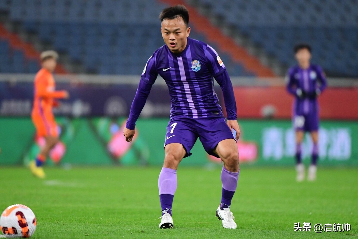 神秘之师？留洋球员周通接待国脚，新西兰主帅不解国足一年没比赛