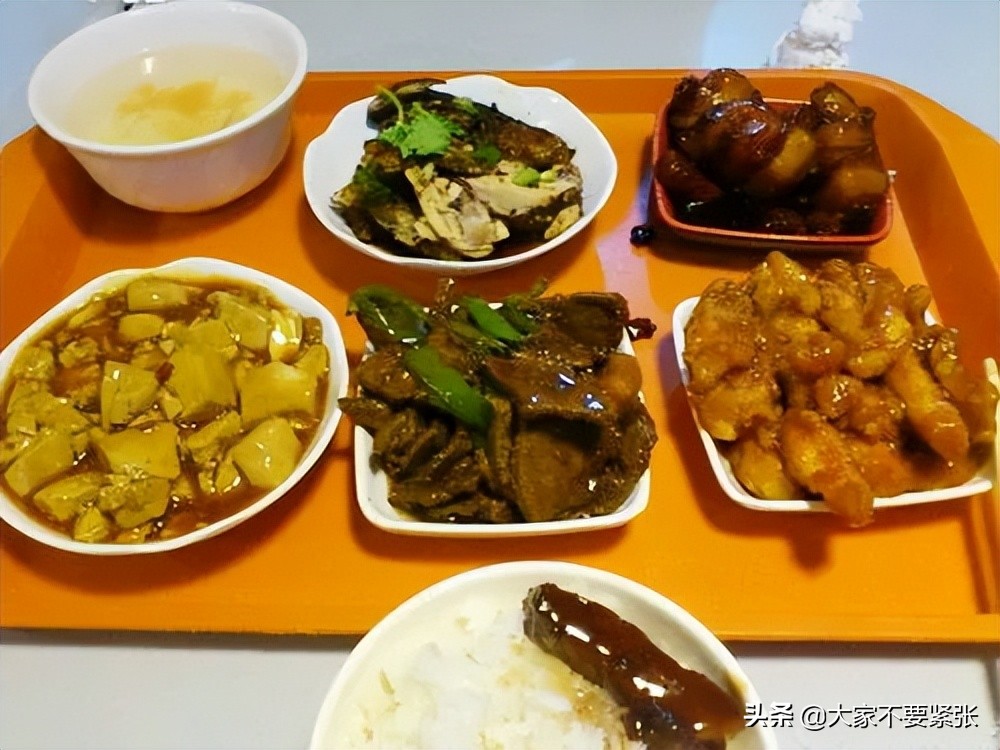 学生反映饭堂饭菜难吃怎么教育,为什么学校食堂难吃又贵