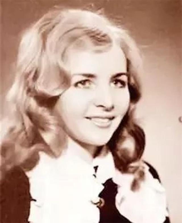 普京出任总统当晚视频,普京当选总统后流泪讲话视频