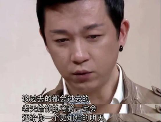 董洁身穿瑜伽裤亮相直播间,43岁董洁穿瑜伽服直播带货视频