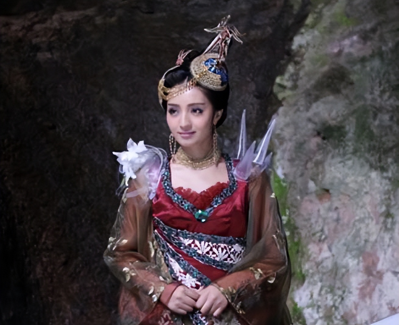 鸡毛穿一身、通天大脑门…国产神话剧的惊人造型,他们全都承包了