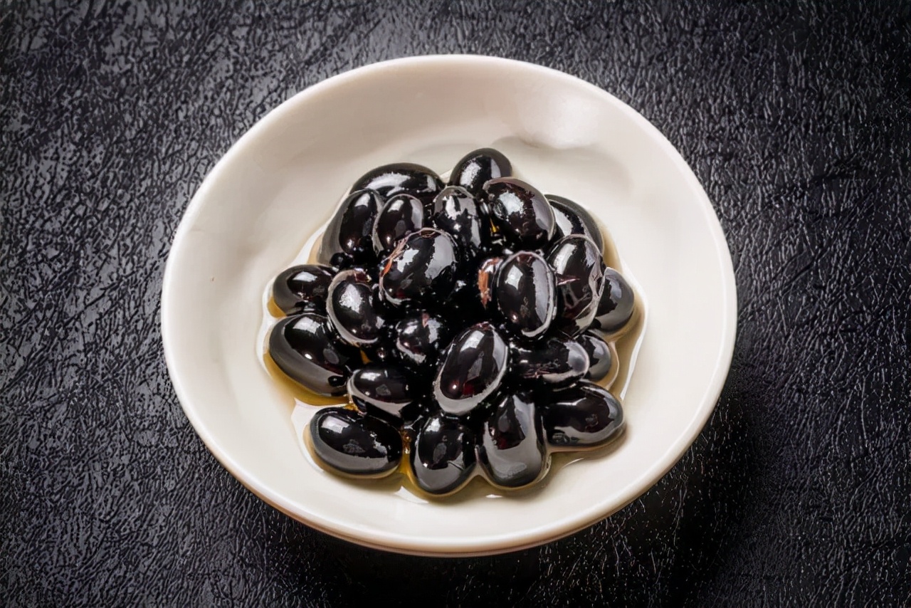 看春晚、喝屠苏酒、吃御杂煮...细数那些好玩的日本新年习俗