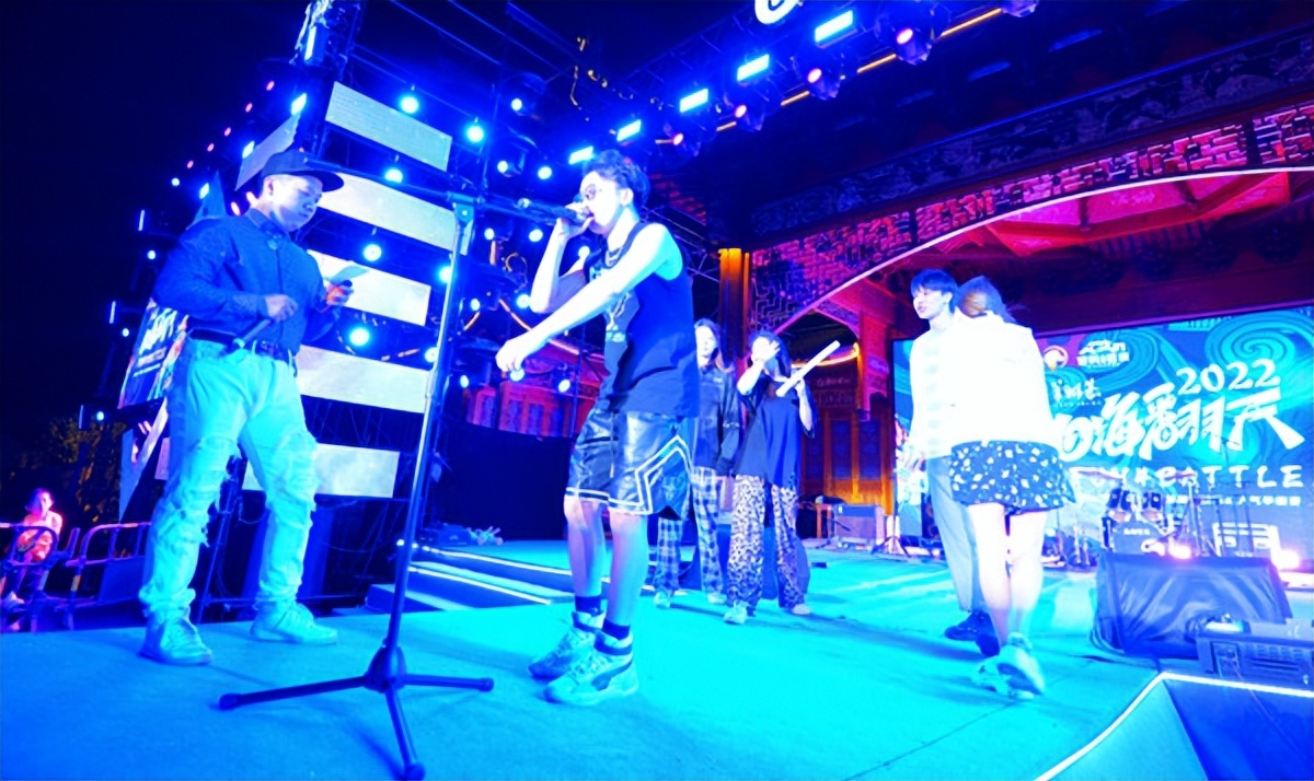 羊狮慕与张家界哪个好,江西明月山和羊狮慕哪个更值得去