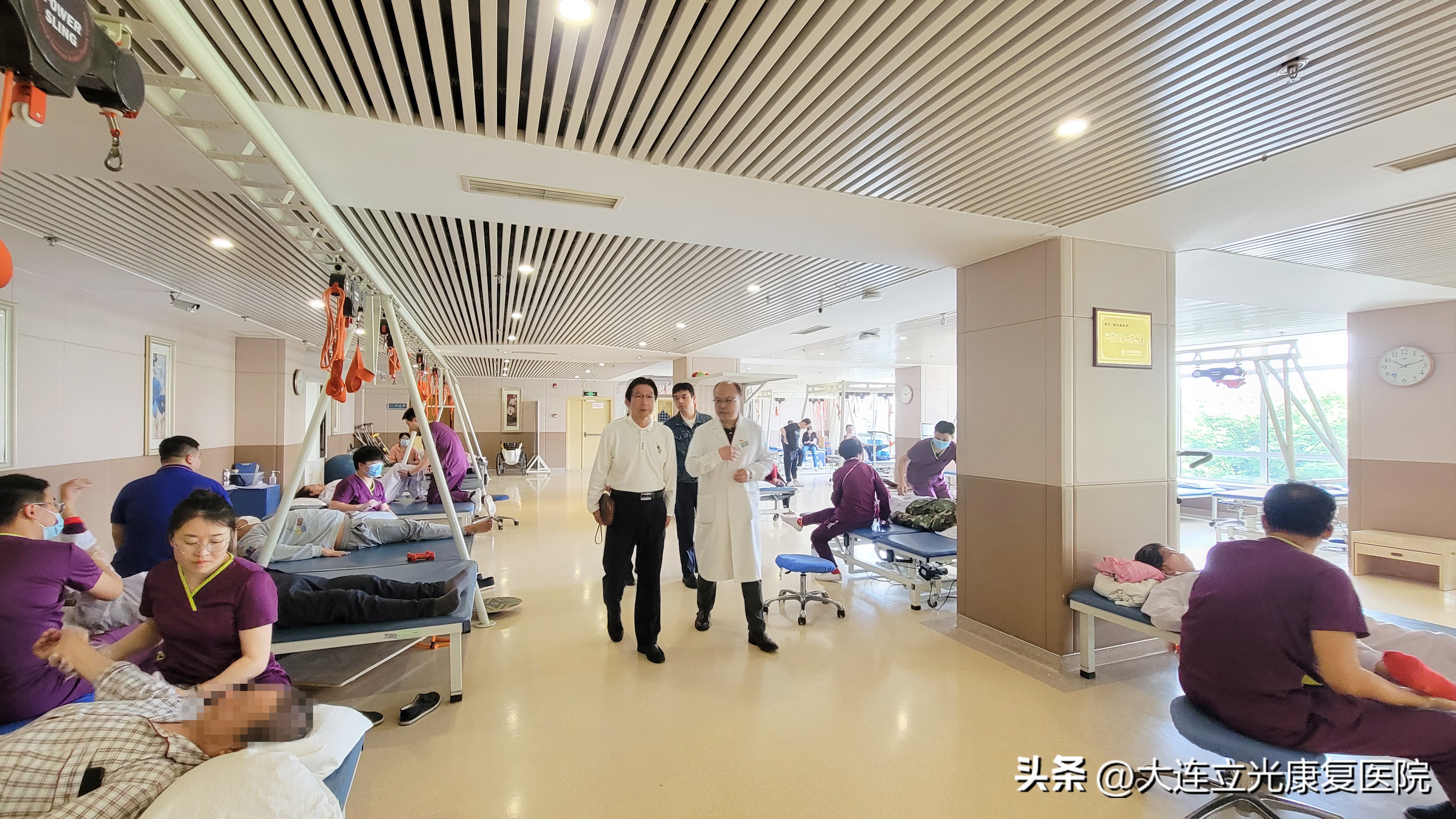 大连医科大学公共卫生学院姜平书记莅临大连立光康复医院调研指导