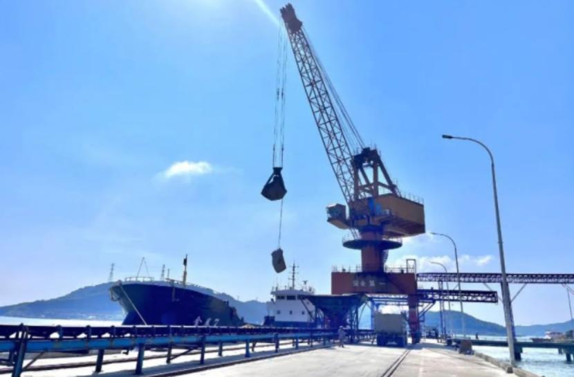 广东海警查获20吨特大走私冻品案,海关海警联合打击走私成品油