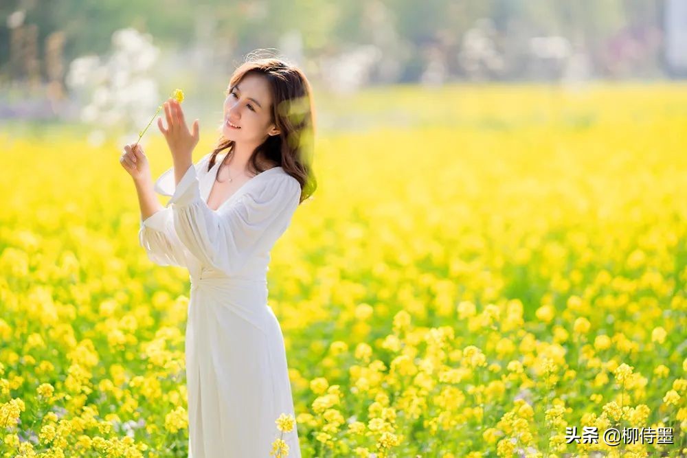 阿姨摄影不会摆姿势？4句口诀拍出优雅美，气质上镜有韵味