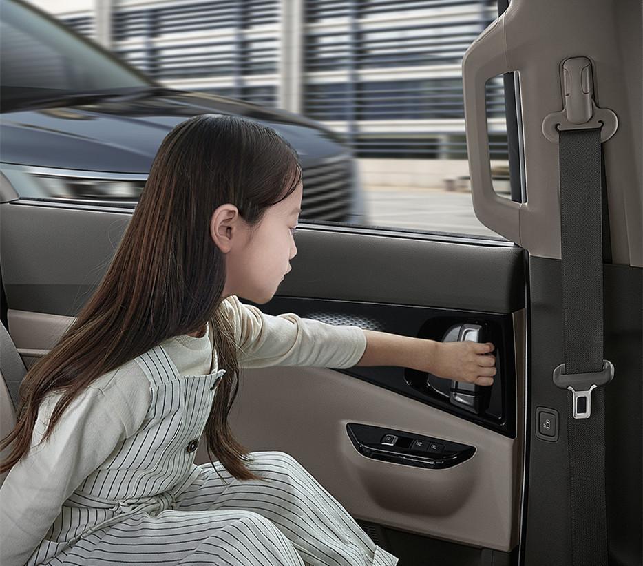 全新起亚嘉华实车很有商务风格,全新款起亚嘉华mpv版