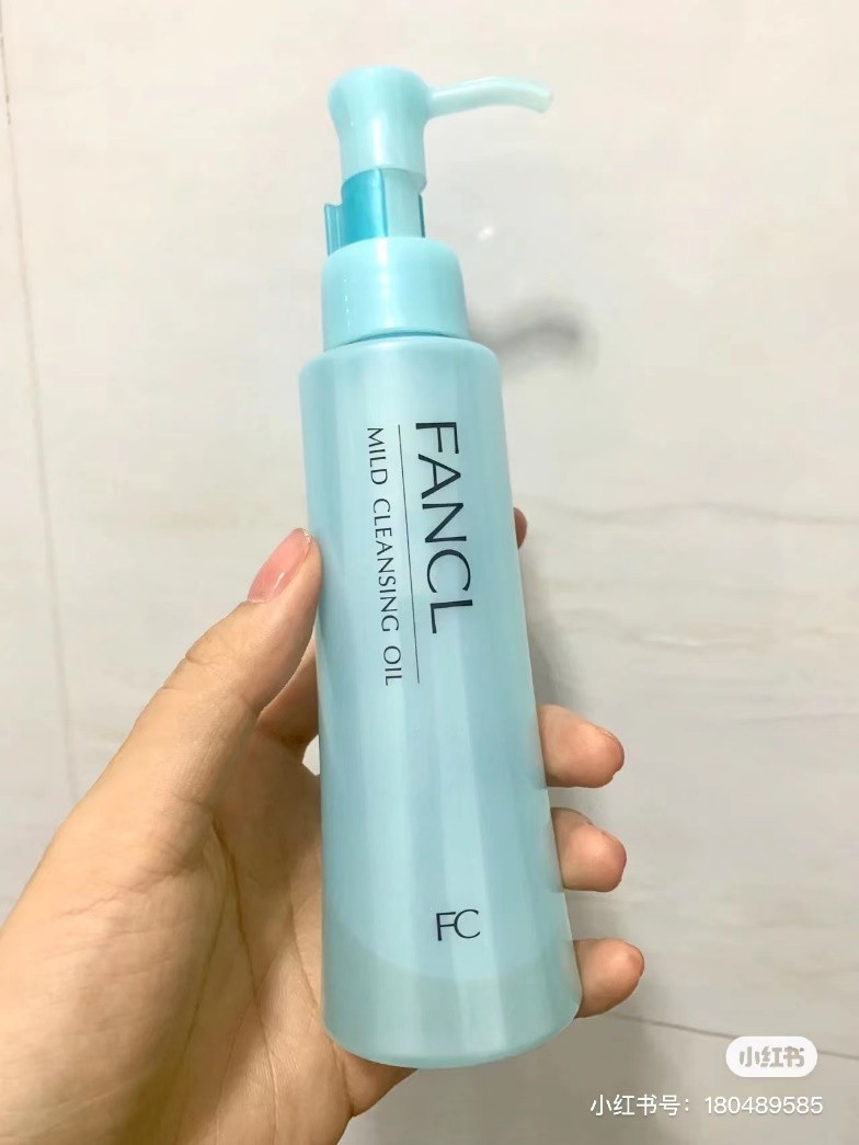 植物性卸妆油让你不怕油腻和闷痘,卸妆油是卸得最干净的一款产品