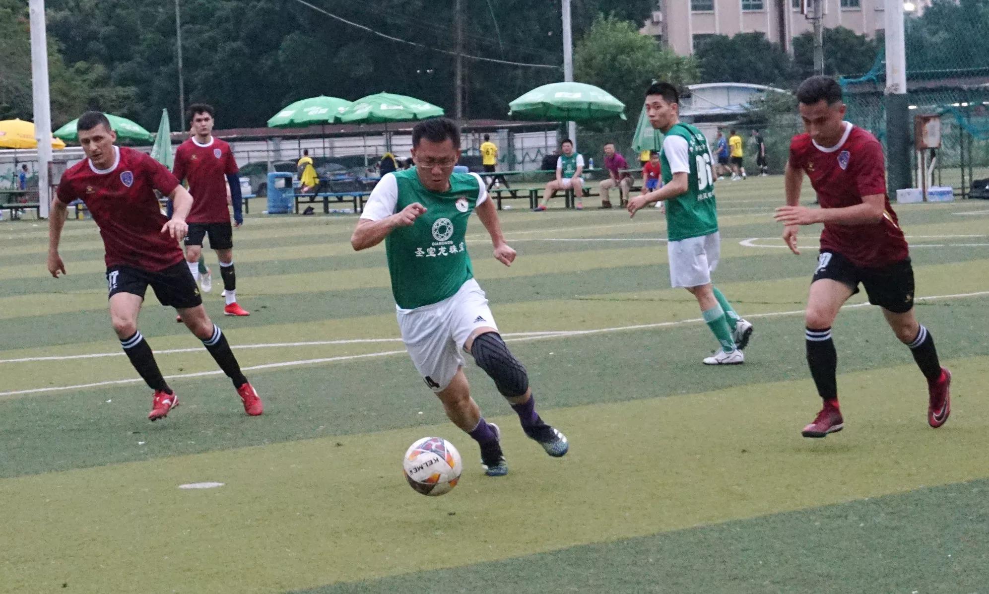 深圳业余足球比赛,深圳业余足球比赛每个球队的合影