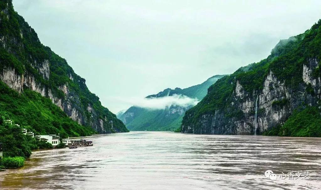 诗词原创天马行空,长江诗词七律