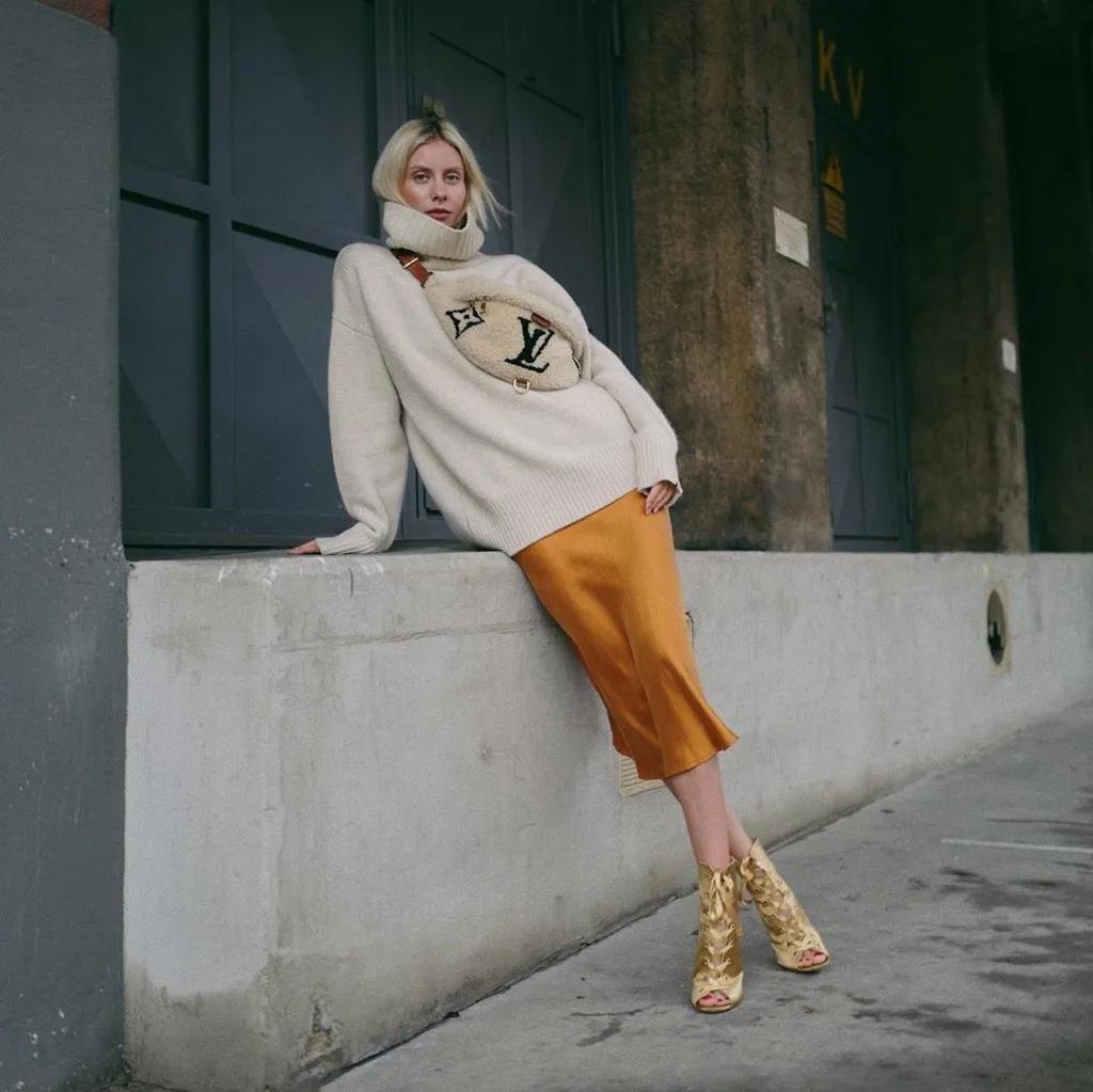 没想到!这3款“奶奶款毛衣”让姑娘们这么上头