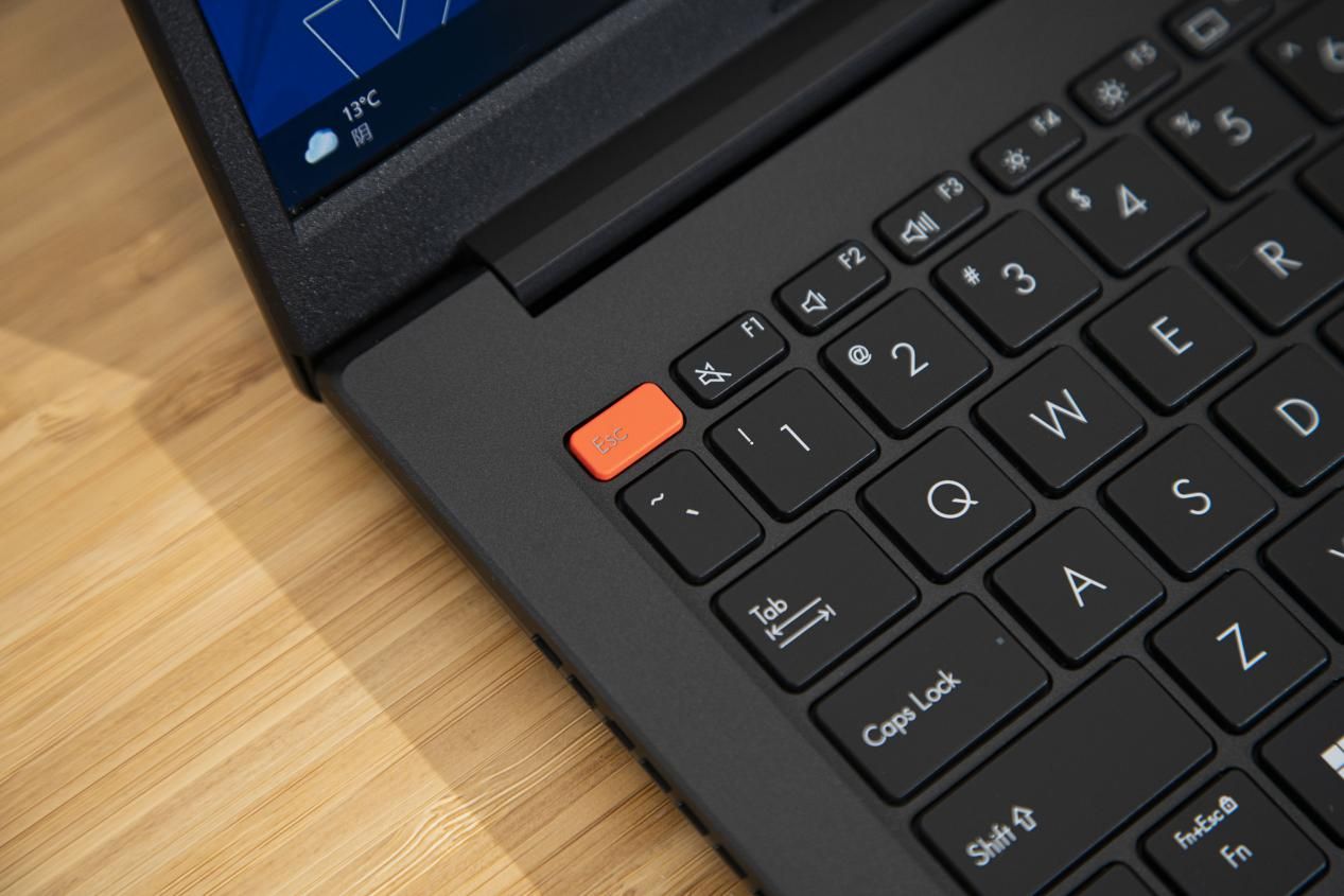 120hzoled屏幕的笔记本电脑,全球首款27寸240hzoled