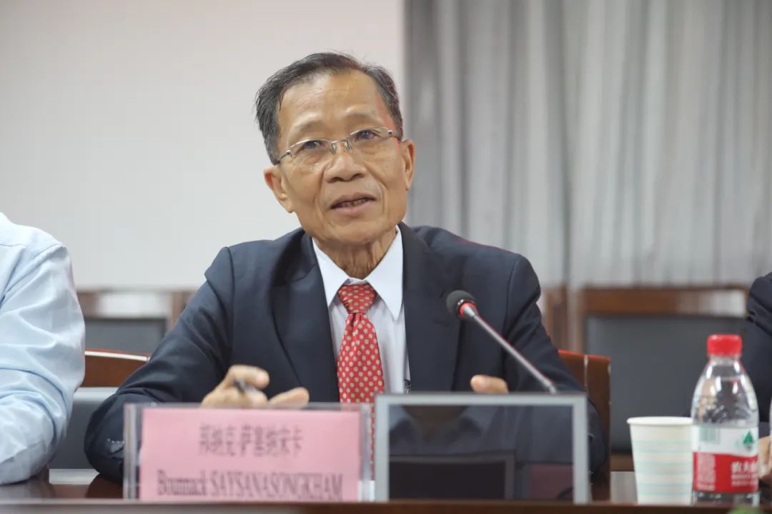 老挝国家代表团在云南,老挝人来中国医院