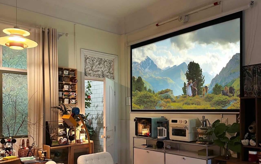 买个小型卧室投影仪,预算2000到3000的投影仪