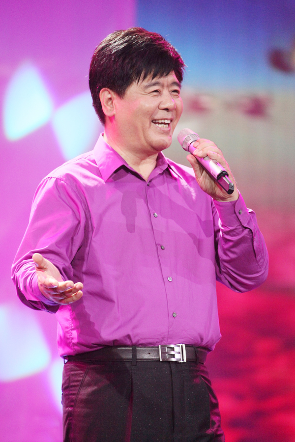 王洁实悼念歌唱家谢莉斯,歌唱家王洁实与谢莉斯分别多大