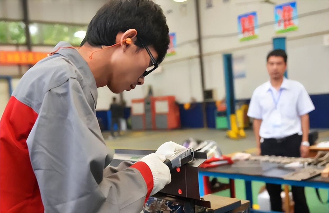 中考2022年300分能上普通高中吗,中考612分无缘高中