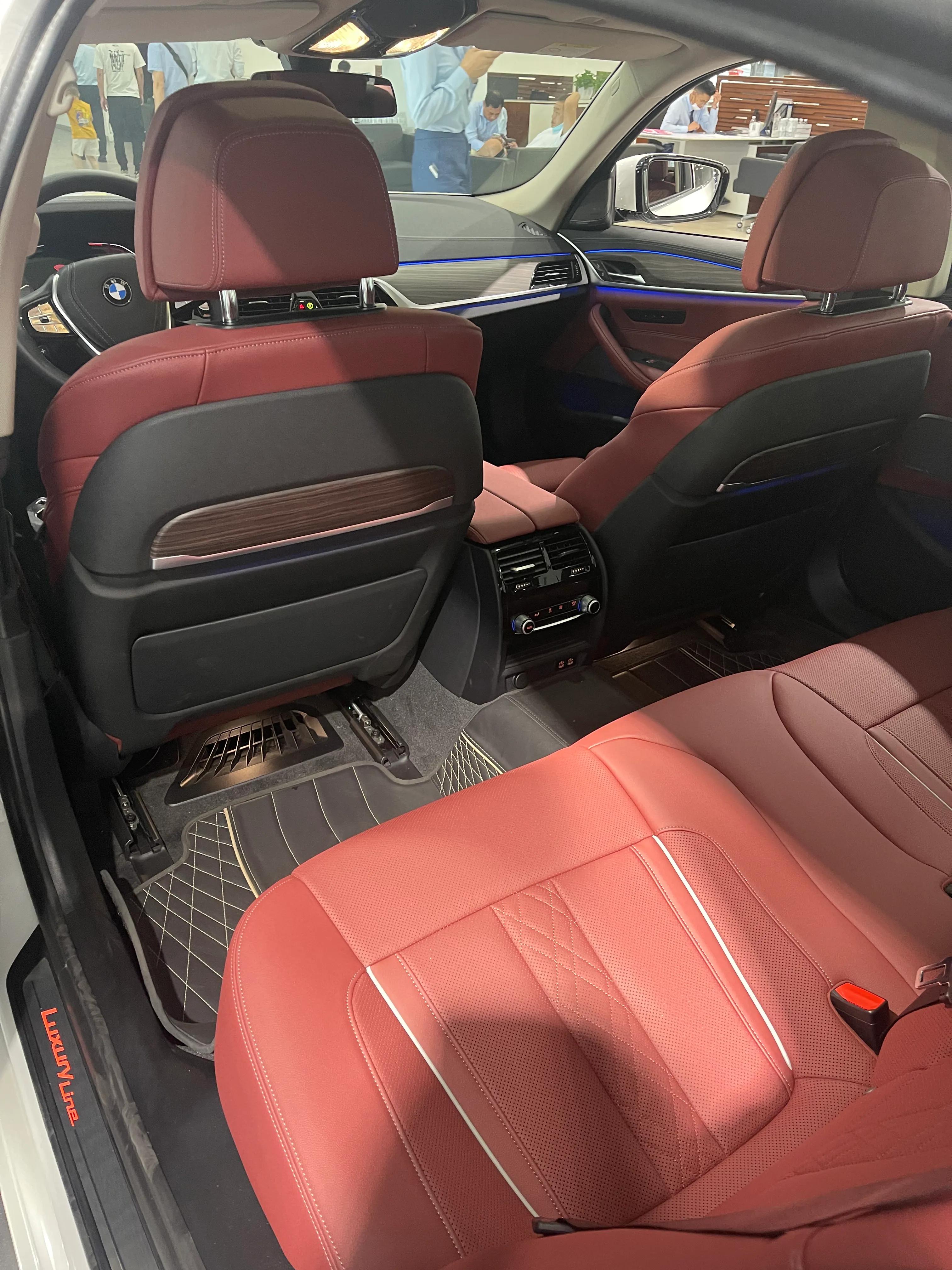 530li尊享运动和豪华的区别,宝马5系530li尊享对比21款530尊享