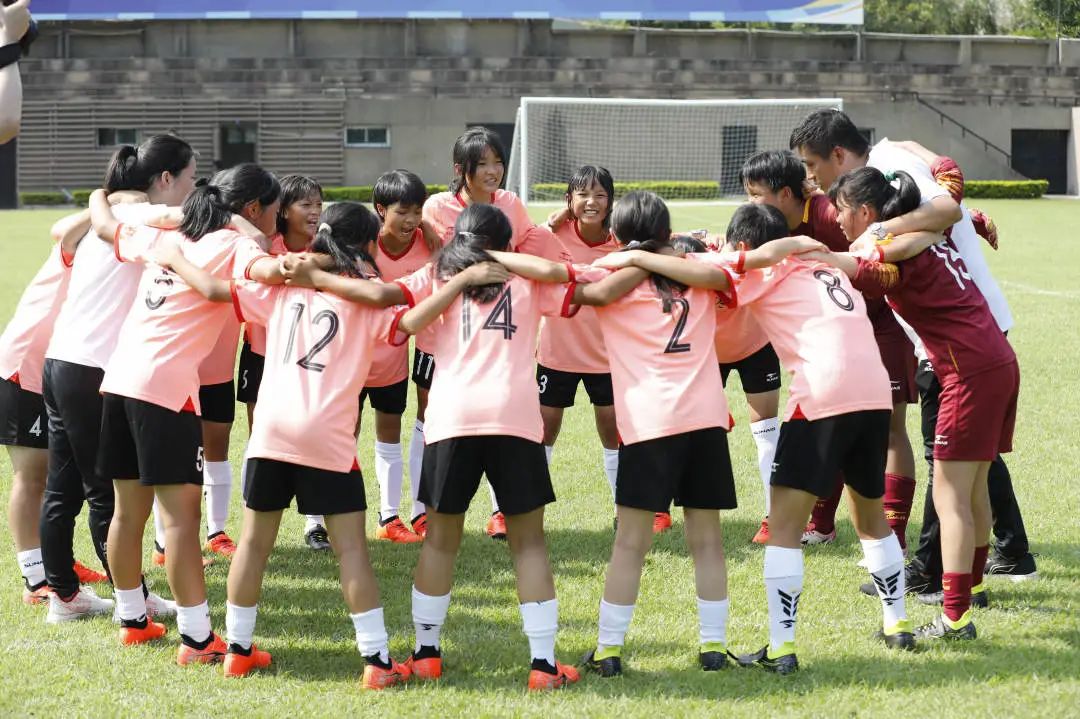 百年球场开赛两岸“足”梦少年齐聚厦门