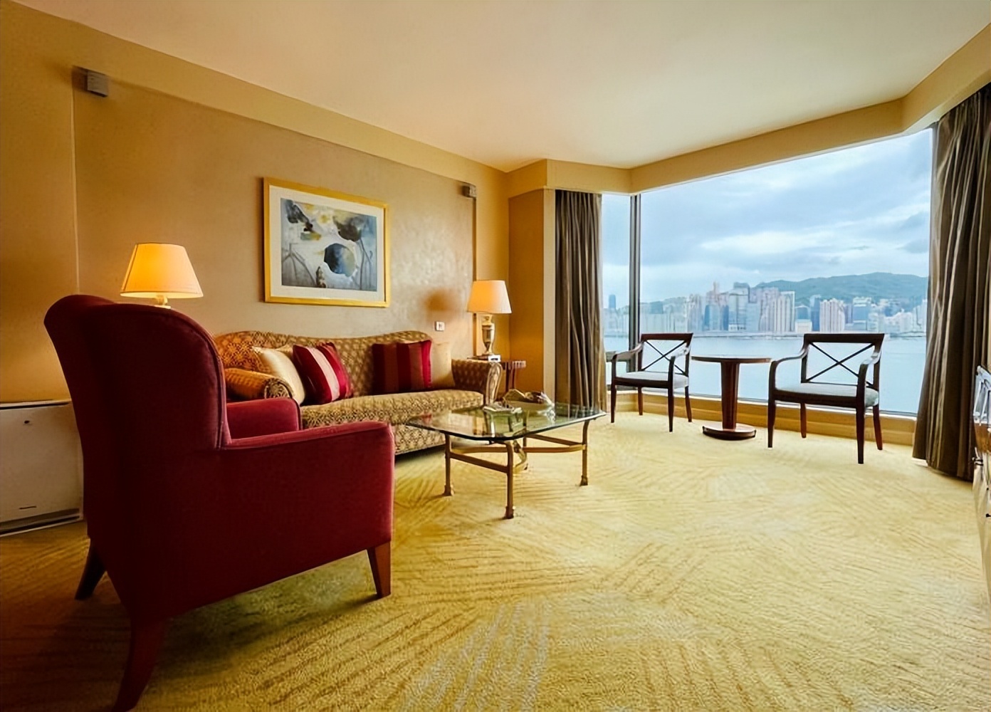 “不买房，不租房”每月300块住酒店，80后女孩“禁欲式”生活