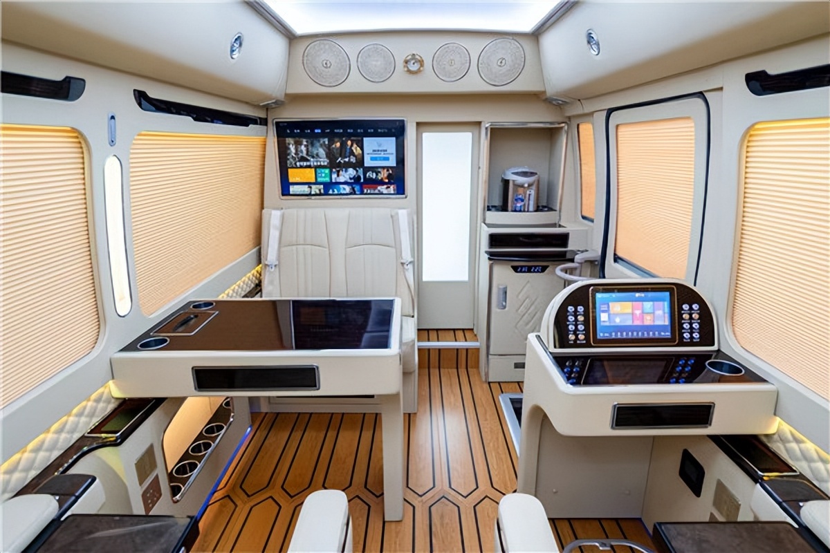 金龙考斯特和丰田考斯特,九龙考斯特和丰田考斯特的区别