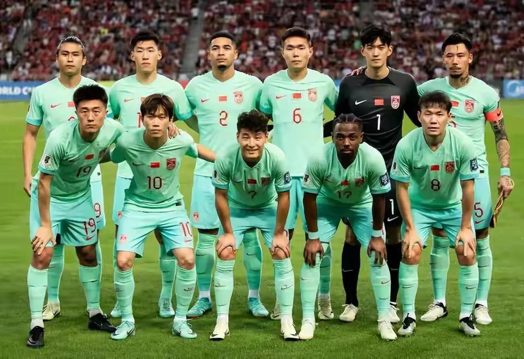 中国男足4-1新加坡集锦,中国男足赢了新加坡后的庆祝场面