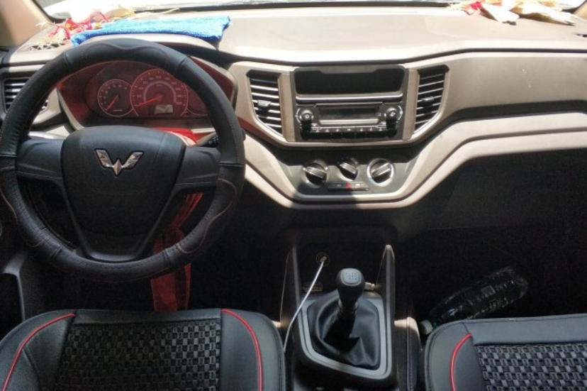 买五菱宏光v的优点与缺点,五菱宏光外观好看