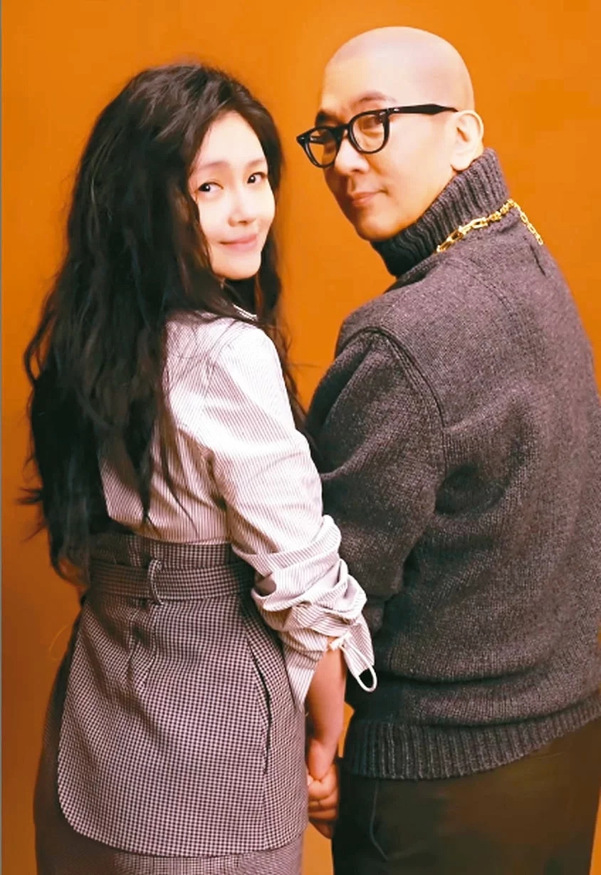 张兰信任的王伟忠首度发声，曝光与汪小菲、大S私下互动内容