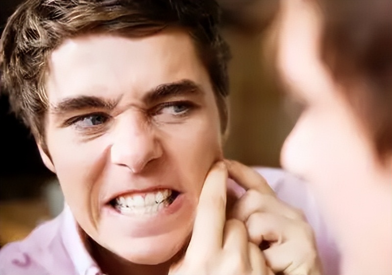 男生祛痘反复长痘怎么办,男生额头长痘什么原因引起