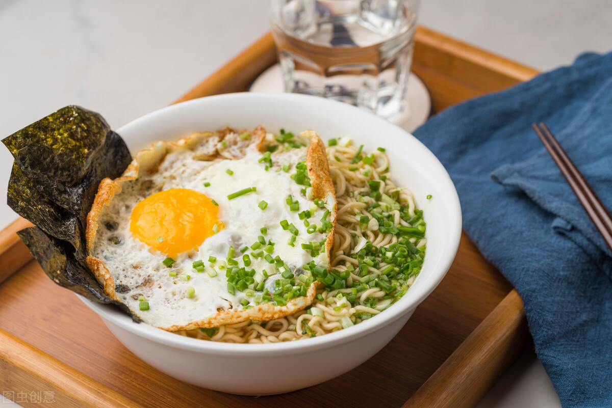 这才是吃方便面的正确方式,临期方便面可以大胆放心吃吗