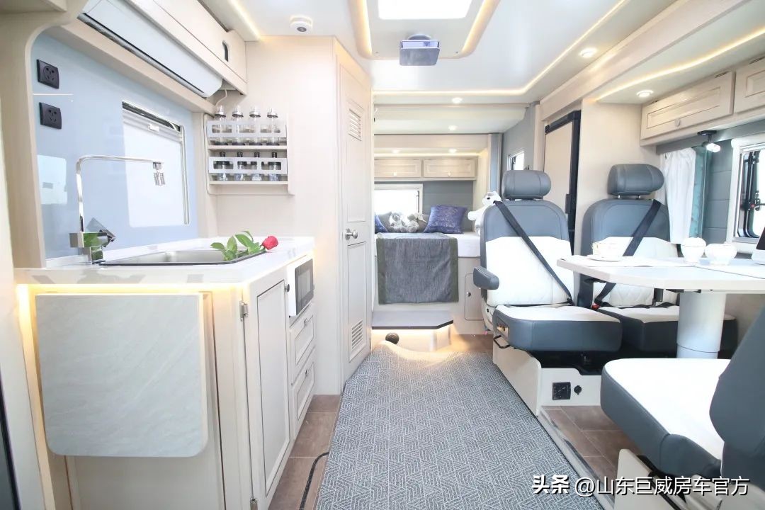 178万依维柯双拓展房车,依维柯b型房车