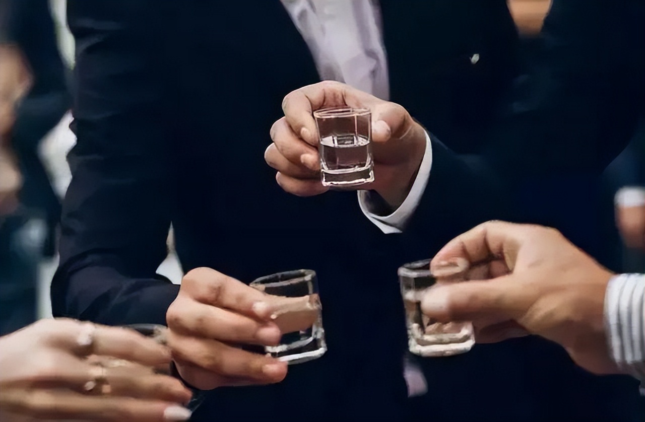 贵州大曲生肖酒和飞天茅台的区别,贵州大曲70年代和飞天茅台工艺