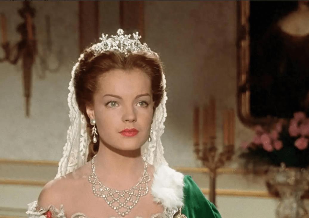 历史上的茜茜公主：比电影中的更漂亮，她是童话中美丽的皇后