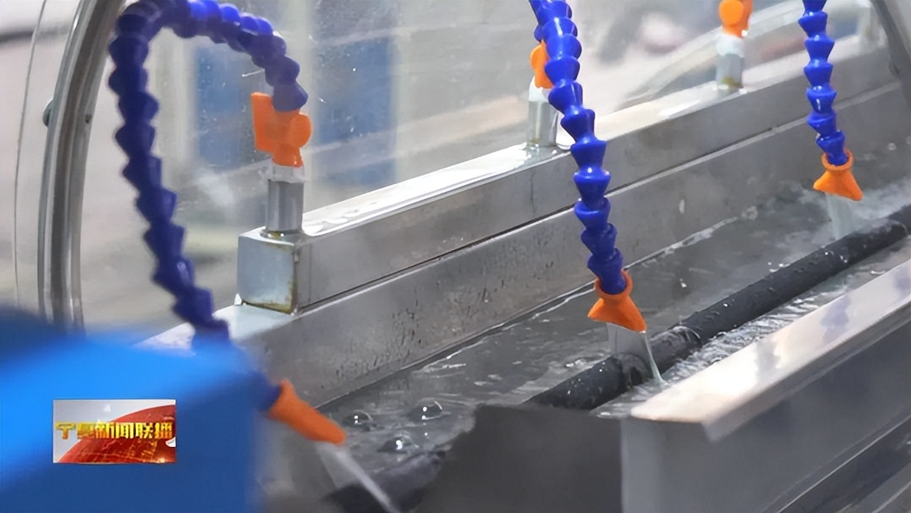 草坪升降足球场,建世界杯草坪要多少钱