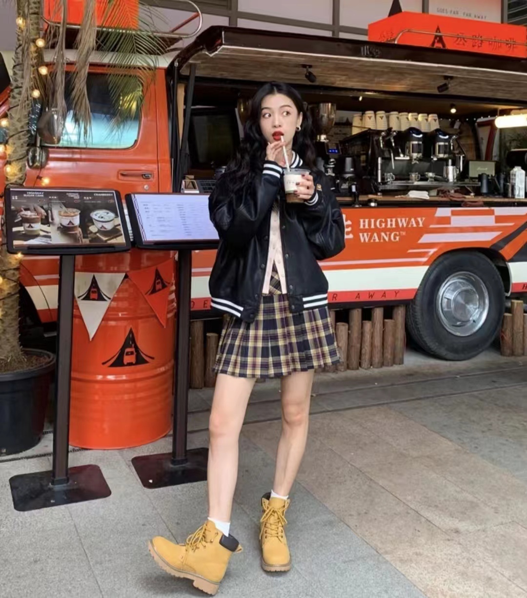 黑色机车皮衣搭配女秋冬,男士皮衣怎么搭配才显高级