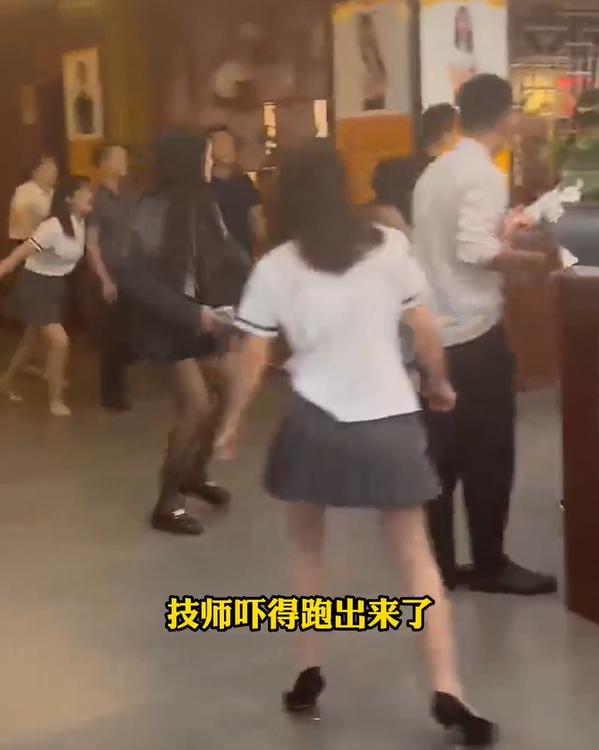 男子酒后偷拍女技师,男子足疗店被偷拍
