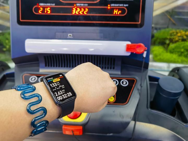 减肥的话去健身房要用到哪些器材,健身房减肥小白需要准备什么装备