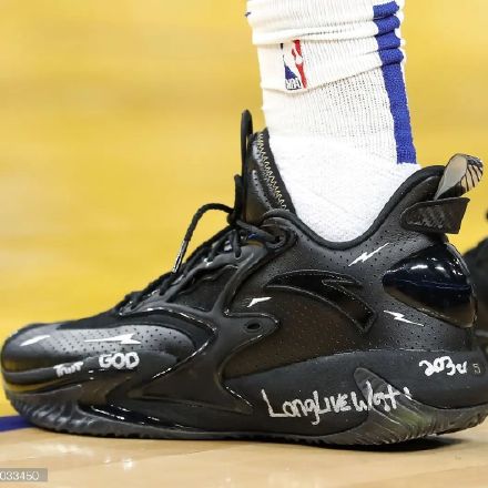 安踏轻狂球鞋,安踏最新出的两款球鞋