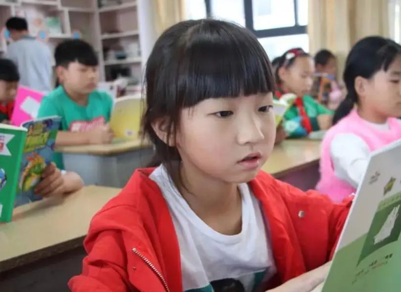 江南布衣童装再现诡异画风,江南布衣童装事件对中国的影响