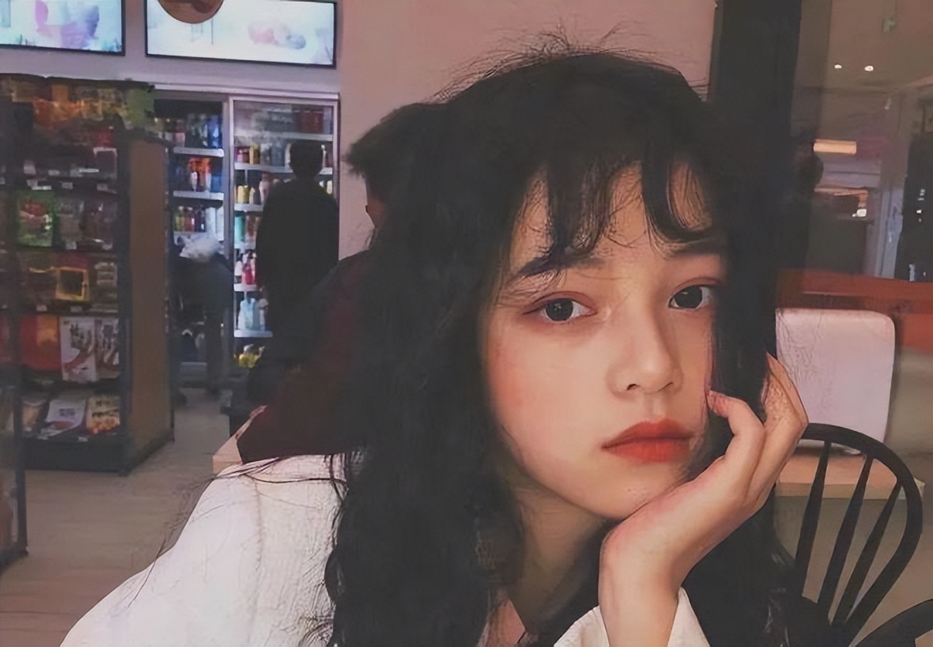 已婚女人收了很多已婚男人的礼物,已婚女人收别的男人的礼物