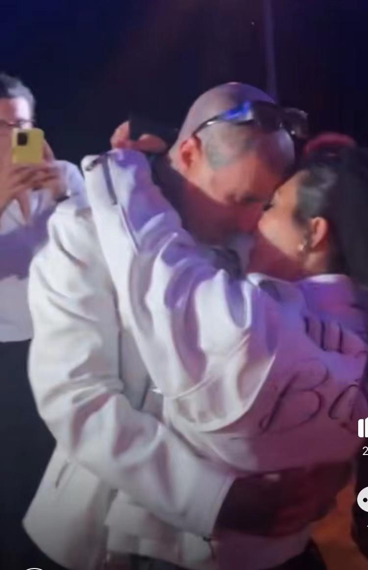 卡戴珊婚礼现场,卡戴珊大姐礼服