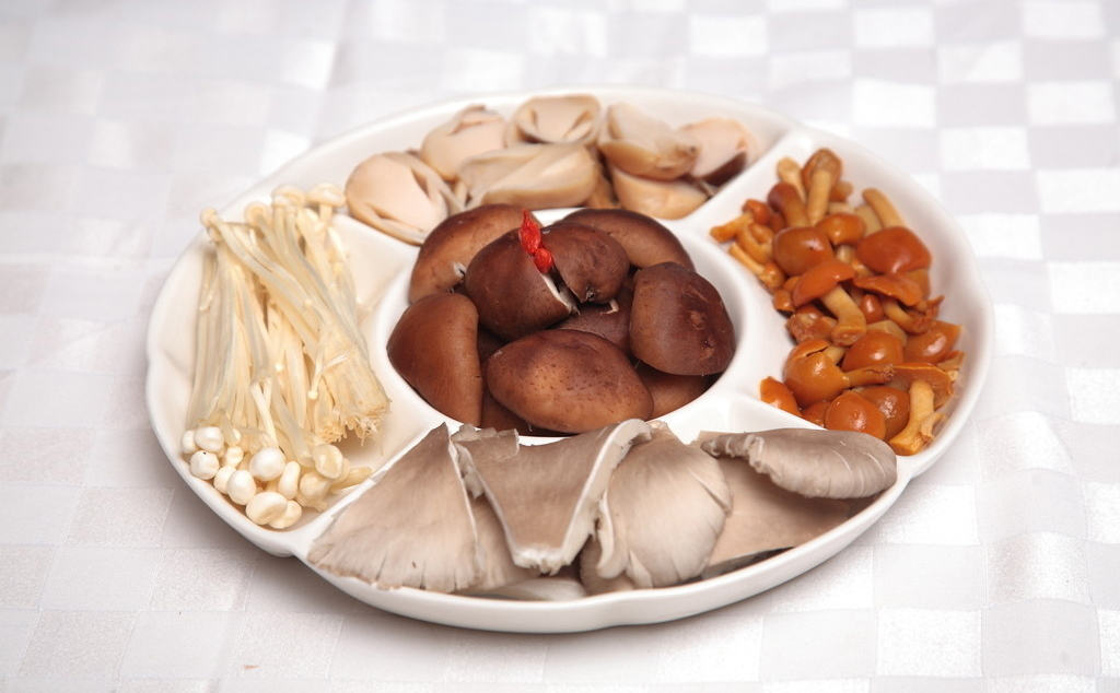 孕期贫血怎么食补吃什么好,中度贫血药补加食补多久能好