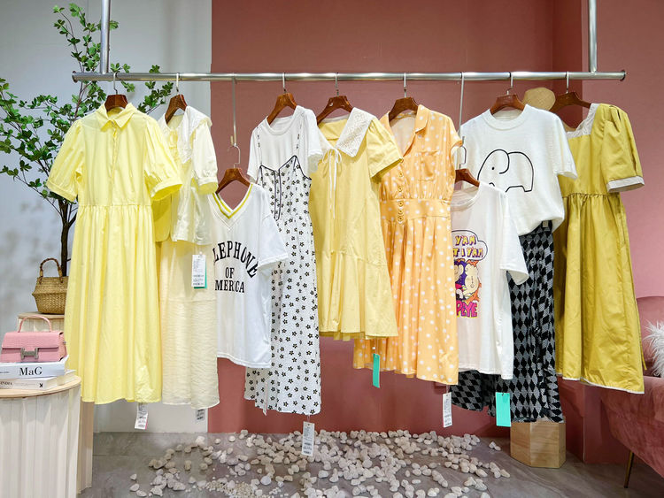 马克华菲撤柜女装连衣裙,马克华菲最新款中长款连衣裙