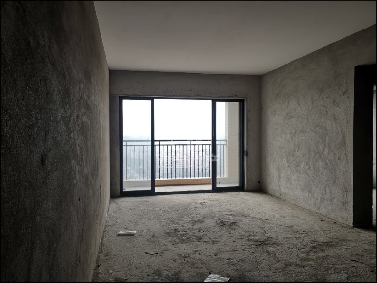 4年没住的房子居然住了8人？台州夫妻俩买了房，怎么门都打不开？