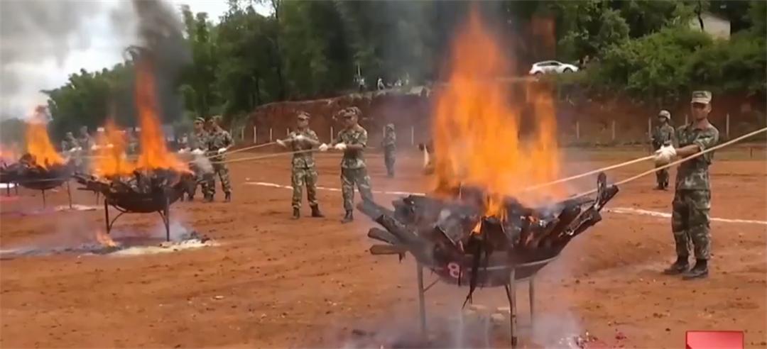 60澶氬瞾鑰佷汉杞借揣琚氦璀︽姄鍚庣画,鑰佷汉鎷栧甯﹀彛