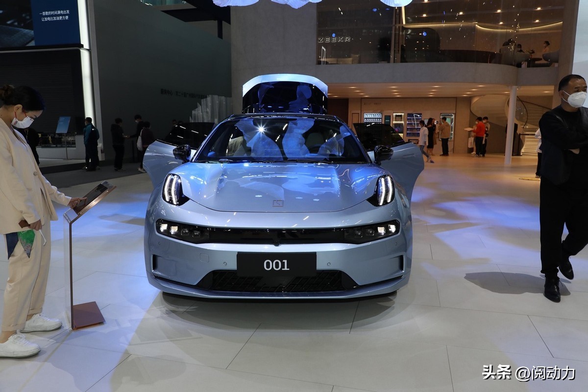 同为宝藏车型，岚图追光与极氪001，谁更适合年轻夫妻？